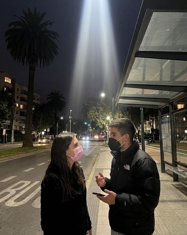 El paradero de micros donde se conocieron